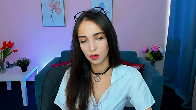 EllaSteele online show from September 19, 1:45 pm