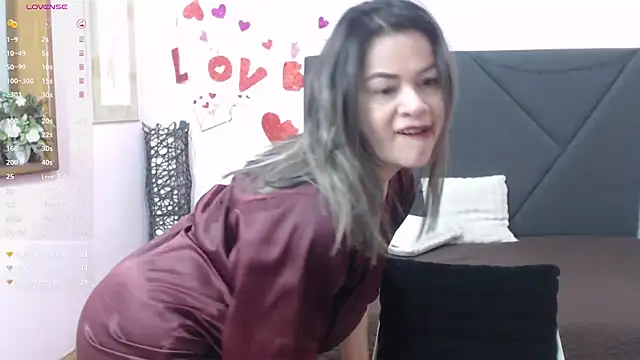 pamela echeverria online show from April 25, 1:52 pm