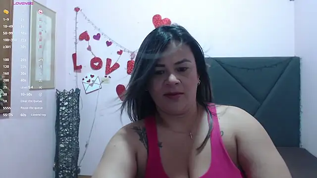 pamela echeverria online show from April 27, 11:08 am