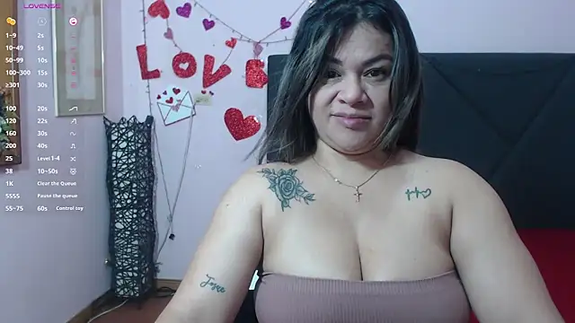 pamela echeverria online show from May 2, 11:48 am