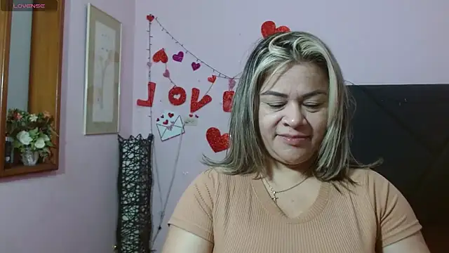 pamela echeverria online show from June 6, 11:48 am