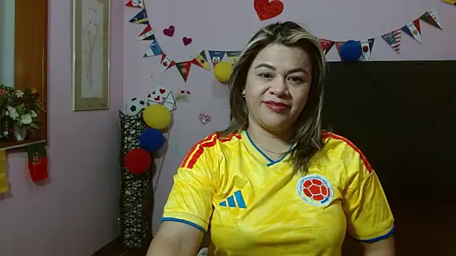 pamela echeverria online show from June 27, 11:37 am