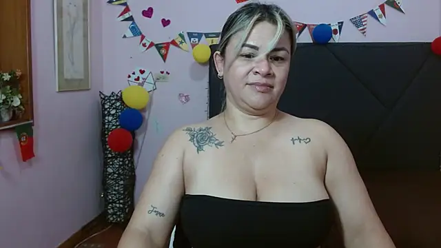 pamela echeverria online show from July 6, 11:18 am