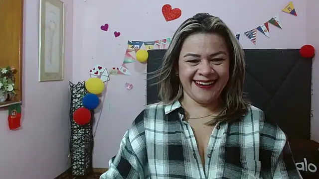 pamela echeverria online show from July 8, 11:15 am