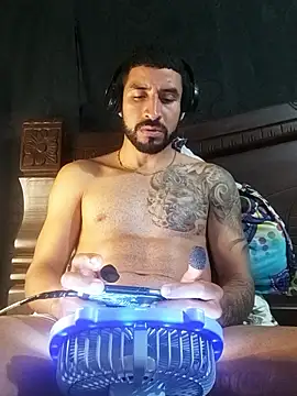 Snapshot of Alexsexygamer chatting on January 15, 1:54 am Alexsexygamer online show from January 15, 1:54 am