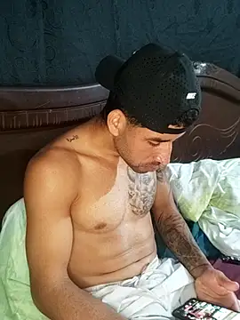 Snapshot of Alexsexygamer chatting on February 6, 12:41 pm Alexsexygamer online show from February 6, 12:41 pm