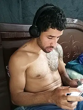 Snapshot of Alexsexygamer chatting on February 12, 1:44 am Alexsexygamer online show from February 12, 1:44 am