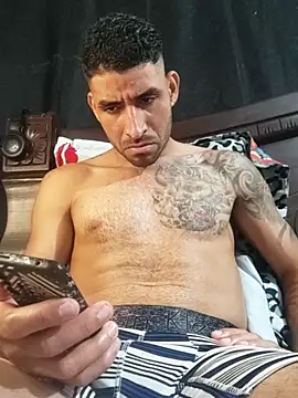 Snapshot of Alexsexygamer chatting on February 16, 7:32 pm Alexsexygamer online show from February 16, 7:32 pm