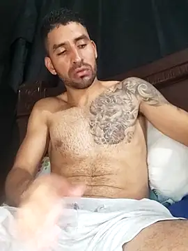 Snapshot of Alexsexygamer chatting on February 21, 12:44 am Alexsexygamer online show from February 21, 12:44 am