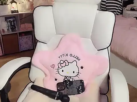 keelinnn19 online show from January 6, 8:12 pm