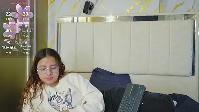 Snapshot of angeles_azul chatting on May 11, 2:45 pm angeles azul online show from May 11, 2:45 pm