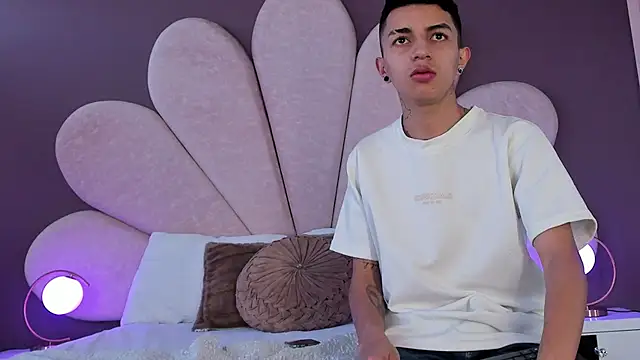 NickandAbby  online show from December 2, 11:59 am