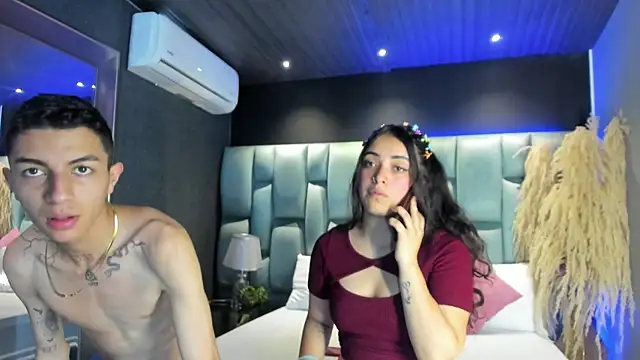 Snapshot of NickandAbby_ chatting on May 26, 9:00 pm NickandAbby online show from May 26, 9:00 pm