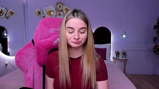 Snapshot of SweetyLicky chatting on November 8, 4:18 pm SweetyLicky online show from November 8, 4:18 pm