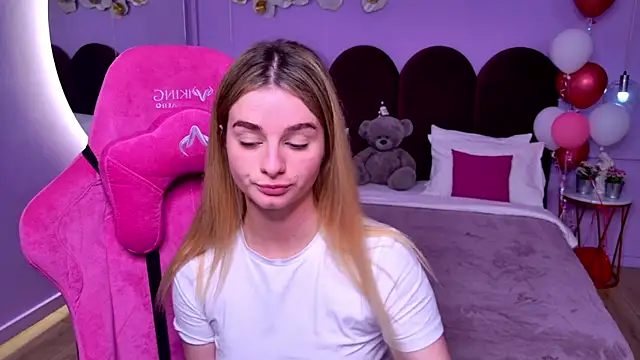 Snapshot of SweetyLicky chatting on November 19, 4:07 pm SweetyLicky online show from November 19, 4:07 pm