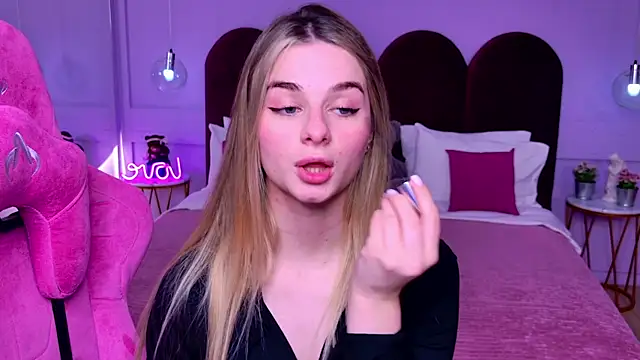 Snapshot of SweetyLicky chatting on November 24, 4:29 pm SweetyLicky online show from November 24, 4:29 pm