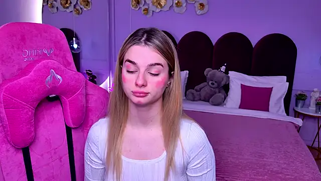 Snapshot of SweetyLicky chatting on November 25, 4:18 pm SweetyLicky online show from November 25, 4:18 pm