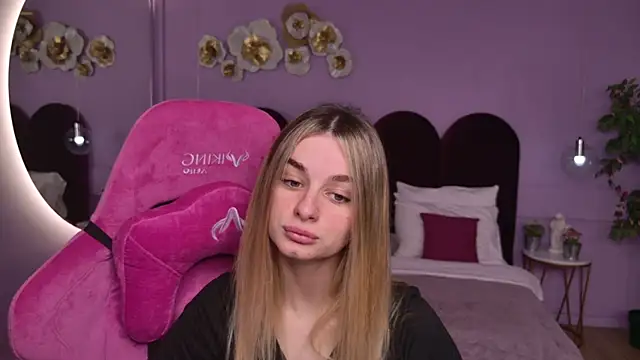 Snapshot of SweetyLicky chatting on November 30, 4:00 pm SweetyLicky online show from November 30, 4:00 pm