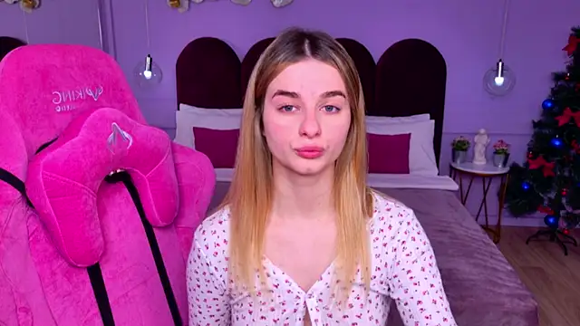 Snapshot of SweetyLicky chatting on December 15, 4:22 pm SweetyLicky online show from December 15, 4:22 pm