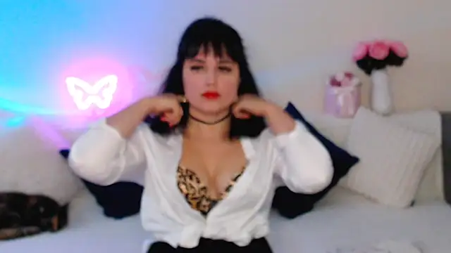 Bella Hillss online show from October 4, 6:06 pm