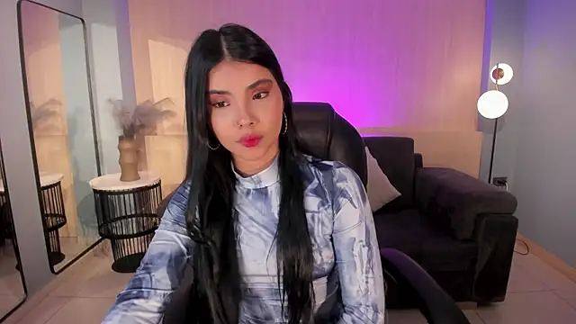 Snapshot of MiaLaurence chatting on October 25, 7:30 pm MiaLaurence online show from October 25, 7:30 pm