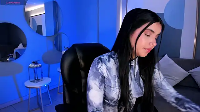 Snapshot of MiaLaurence chatting on November 2, 11:34 am MiaLaurence online show from November 2, 11:34 am