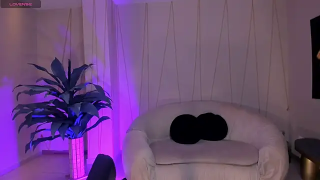 Snapshot of MiaLaurence chatting on November 3, 11:55 am MiaLaurence online show from November 3, 11:55 am