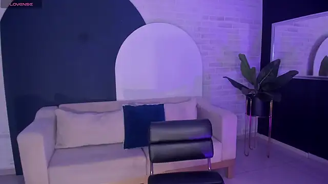 MiaLaurence online show from March 13, 7:42 pm