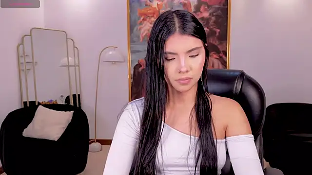 MiaLaurence online show from May 19, 6:58 pm