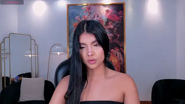 MiaLaurence online show from May 22, 6:35 pm