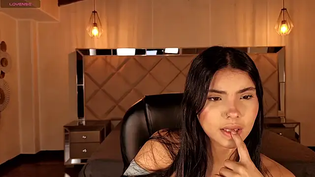 MiaLaurence online show from June 10, 6:51 pm