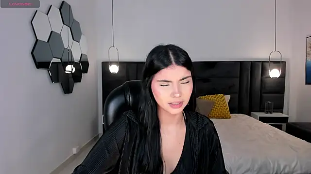 MiaLaurence online show from July 12, 5:04 pm