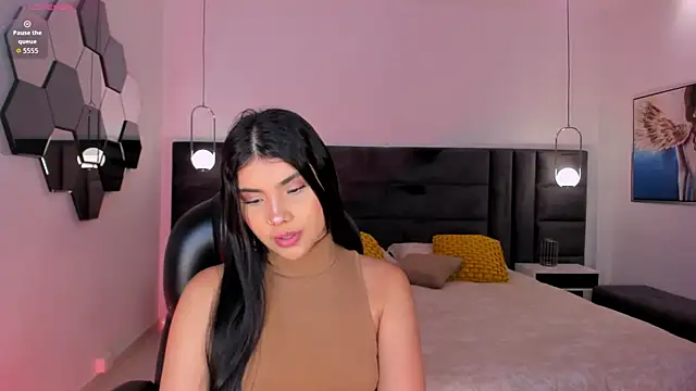 MiaLaurence online show from July 29, 7:12 pm