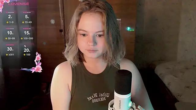 Snapshot of SlipperSherry chatting on October 3, 8:55 am SlipperSherry online show from October 3, 8:55 am