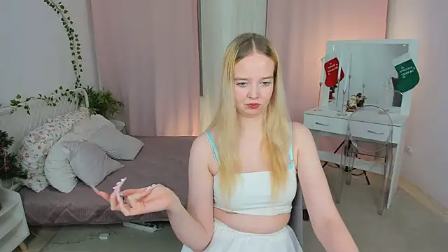 BellaMontgomery online show from December 21, 12:12 pm