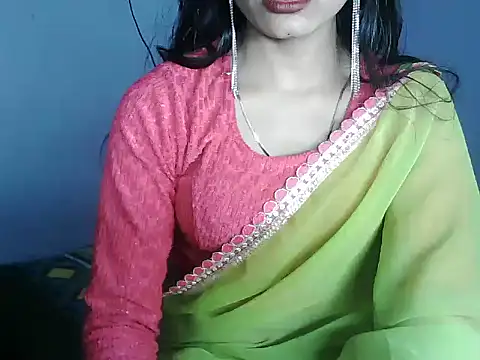 ROSE GOLDE online show from February 1, 3:10 pm