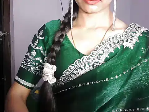 ROSE GOLDE online show from February 5, 2:43 pm