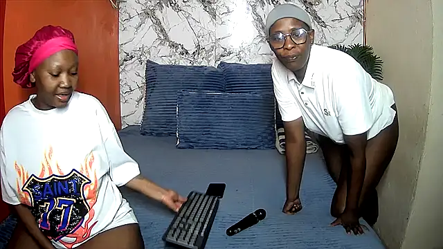 CouplesX96xx online show from May 13, 3:15 am