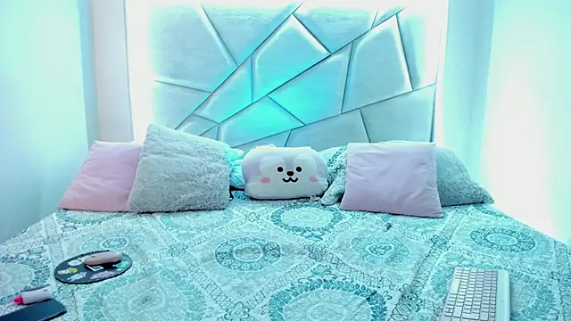 Sweeetcurvyx online show from January 6, 9:50 pm