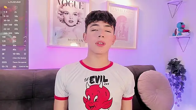 Snapshot of evan_voss chatting on October 26, 12:22 pm evan voss online show from October 26, 12:22 pm