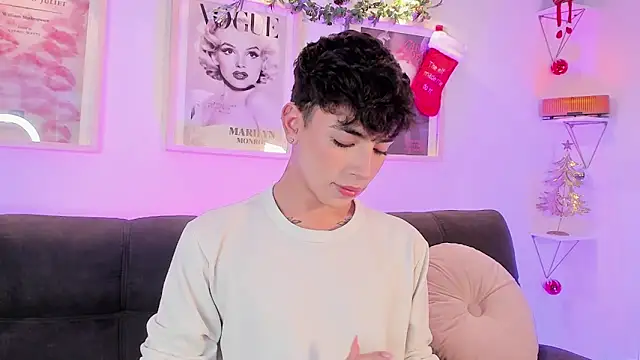 Snapshot of evan_voss chatting on December 15, 1:04 pm evan voss online show from December 15, 1:04 pm