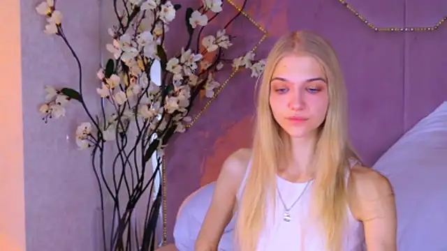 4example Chloe online show from November 13, 10:25 am