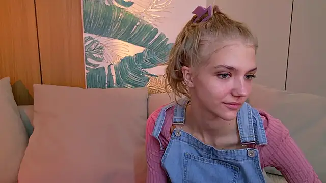 4example Chloe online show from April 25, 5:32 am