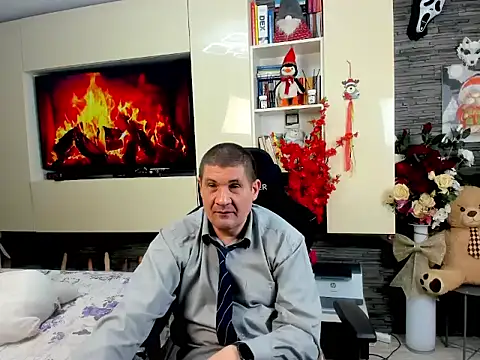 SpartacusDaddy48 online show from March 6, 7:32 pm