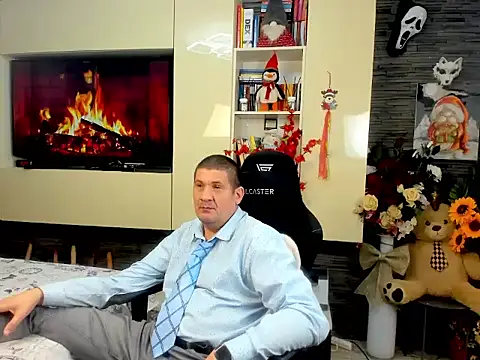 SpartacusDaddy48 online show from March 10, 4:50 am