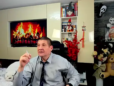 SpartacusDaddy48 online show from March 14, 6:13 pm