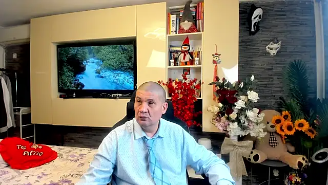 SpartacusDaddy48 online show from April 30, 4:24 pm