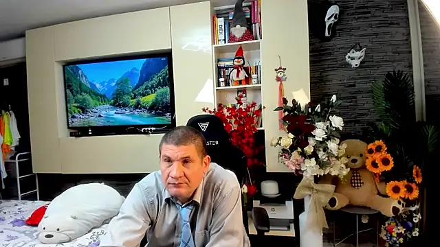 SpartacusDaddy48 online show from May 16, 12:18 am