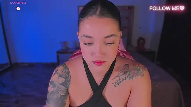 lunaarose online show from December 2, 3:23 am