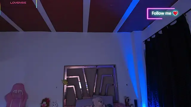 lunaarose online show from February 19, 3:35 am